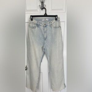 Hollister Curvy Ultra High-Rise Dad Jeans. New without tags